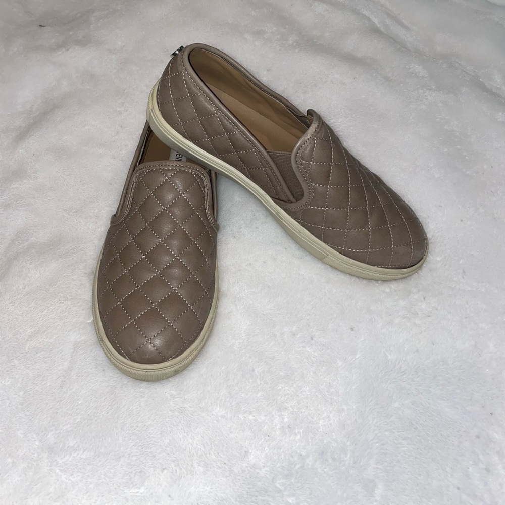 Steve Madden slip on sneaker